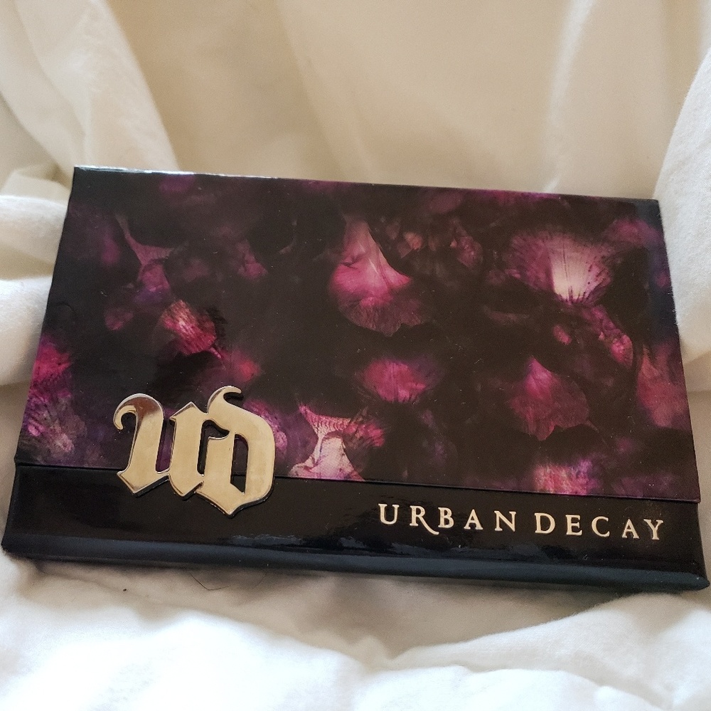 Urban Decay Shadow Box Palette (FREE MASK!)